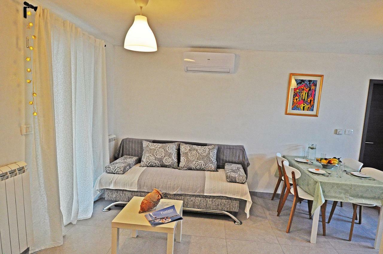 Apartment Dva Oriha Funtana Eksteriør bilde